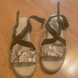 Nwt Clarks Declan Spring Sandal Snake/Black Leather